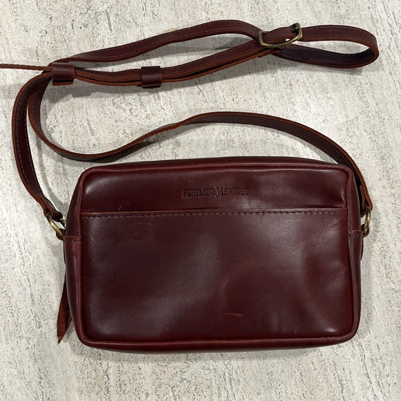 Portland Leather Goods Crossbody Camera Bag - Picture 4 of 8